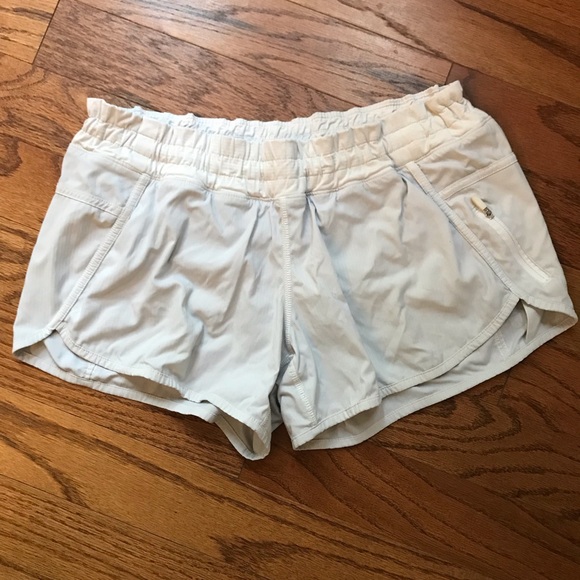Lululemon Tracker Short white | size 8 - Picture 8 of 9